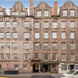16th Century Courtyard On The Royal Mile , Edinburgh United Kingdom